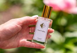 Perfumy na wakacje - jakie zapachy najlepiej sprawdzają się latem?
