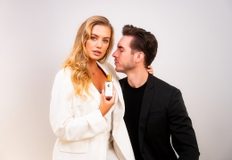 Najlepsze zapachy na pierwszą randkę - jakie perfumy przyciągają uwagę?