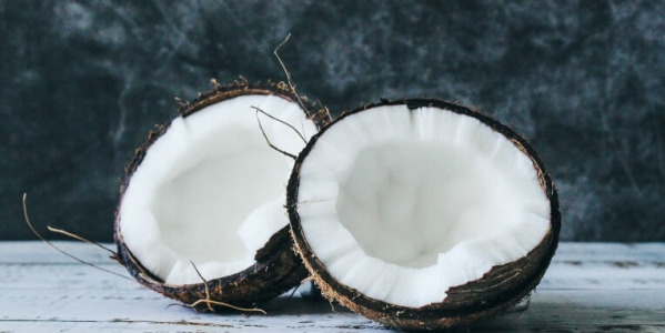Lista najpiękniejszych perfum z nutą kokosa