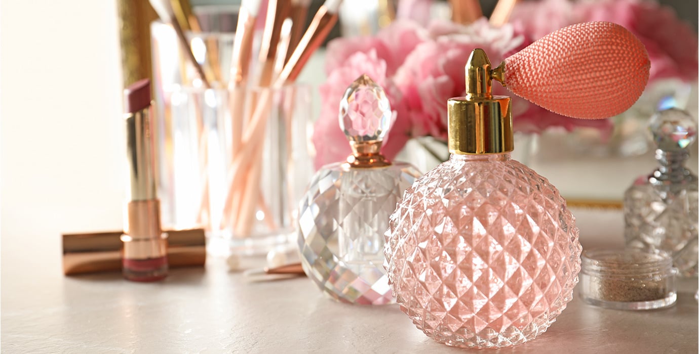 Jak testować perfumy i wybrać idealny zapach?